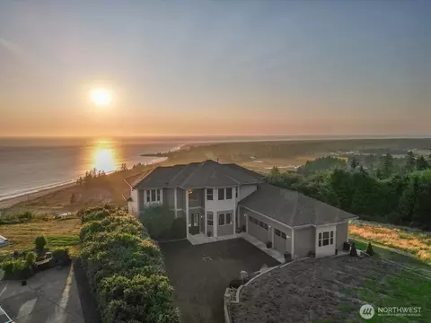 1525 Panoramic Ln, Tokeland, WA 98590