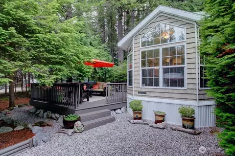 108 Christmas Tree Dr, Deming, WA 98244