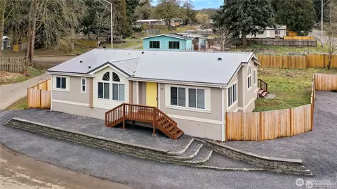 413 292nd St E #8, Roy, WA 98580
