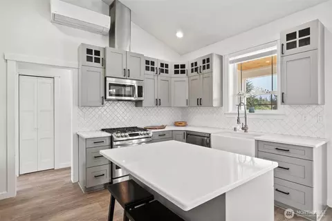 Kitchen - 195 Laura Ln, Sequim, WA 98382 photo 3 of 5