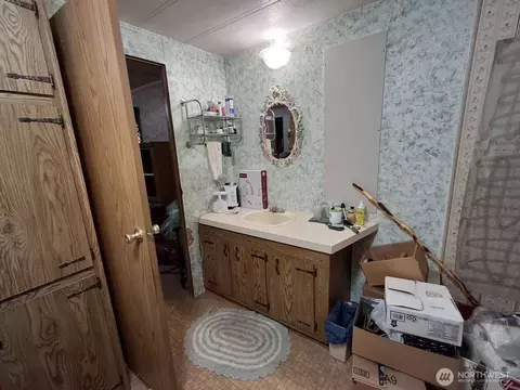 Bath - 32 Taylor Rd, Twisp, WA 98856 photo 2 of 2