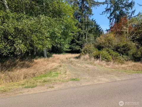 618 Sunset Ave NE, Ocean Shores, WA 98569