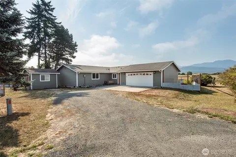 60 Ridge Pl, Sequim, WA 98382