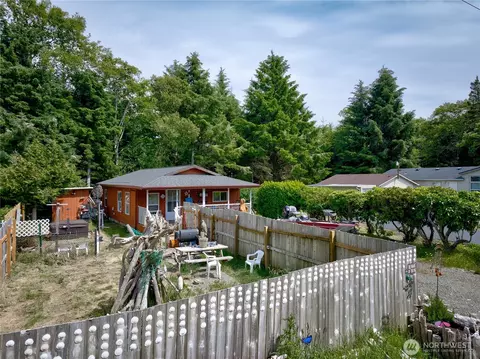 32118 T Pl, Ocean Park, WA 98640