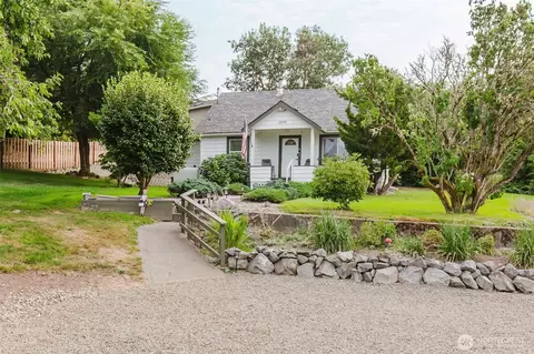 4898 E Collins Rd, Port Orchard, WA 98366