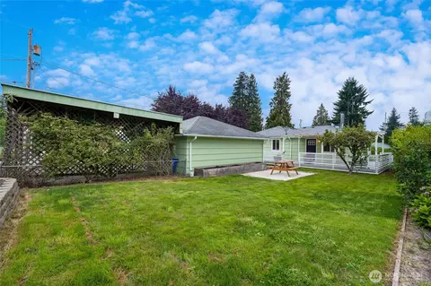 Exterior - 1010 Park Dr, Everett, WA 98203 photo 7 of 13