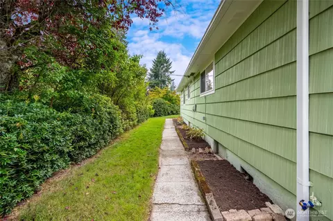 Exterior - 1010 Park Dr, Everett, WA 98203 photo 11 of 13