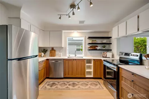 Kitchen - 1010 Park Dr, Everett, WA 98203 photo 2 of 4