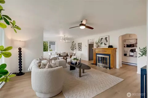 Living - 1010 Park Dr, Everett, WA 98203 photo 1 of 6