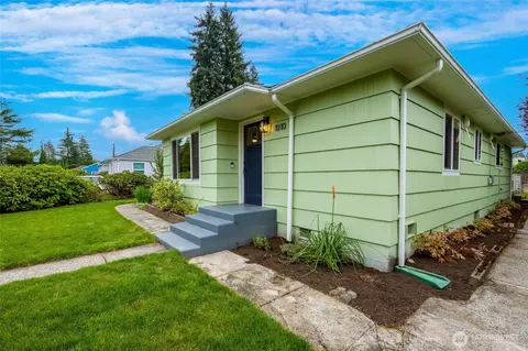 Exterior - 1010 Park Dr, Everett, WA 98203 photo 2 of 13