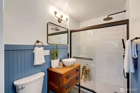 Bath - 1010 Park Dr, Everett, WA 98203 photo 1 of 3