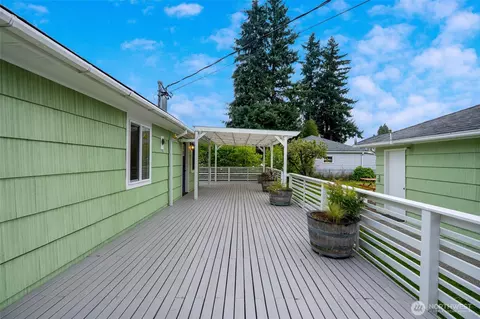 Exterior - 1010 Park Dr, Everett, WA 98203 photo 10 of 13