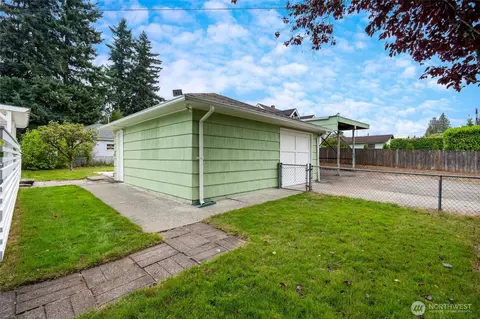 Exterior - 1010 Park Dr, Everett, WA 98203 photo 4 of 13