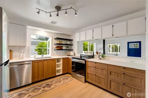 Kitchen - 1010 Park Dr, Everett, WA 98203 photo 1 of 4