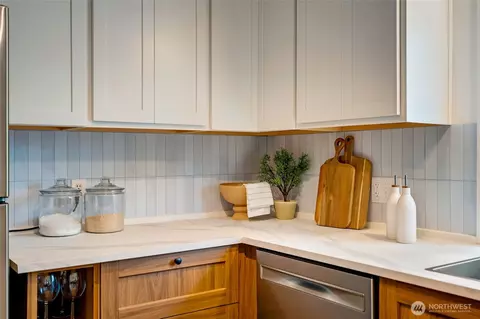 Kitchen - 1010 Park Dr, Everett, WA 98203 photo 3 of 4