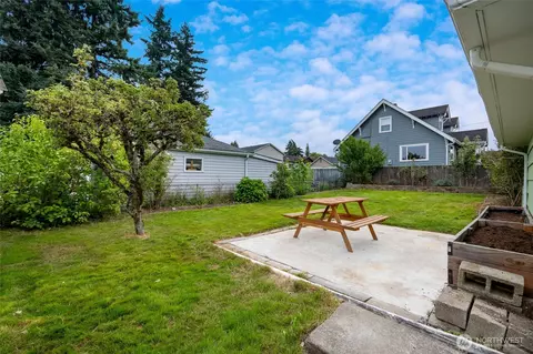 Exterior - 1010 Park Dr, Everett, WA 98203 photo 6 of 13
