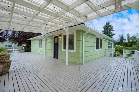 Exterior - 1010 Park Dr, Everett, WA 98203 photo 9 of 13