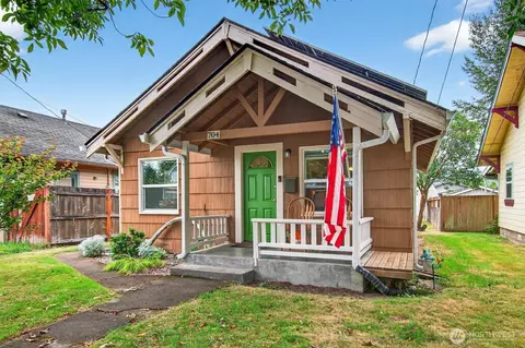704 S 5th Ave, Kelso, WA 98626