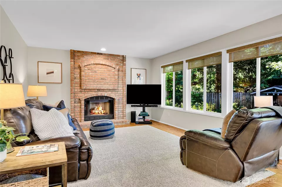 Living - 5210 126th St SW, Mukilteo, WA 98275 photo 3 of 5