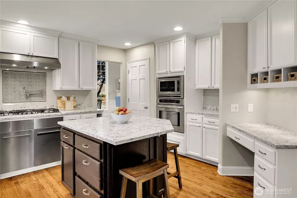 Kitchen - 5210 126th St SW, Mukilteo, WA 98275 photo 2 of 4