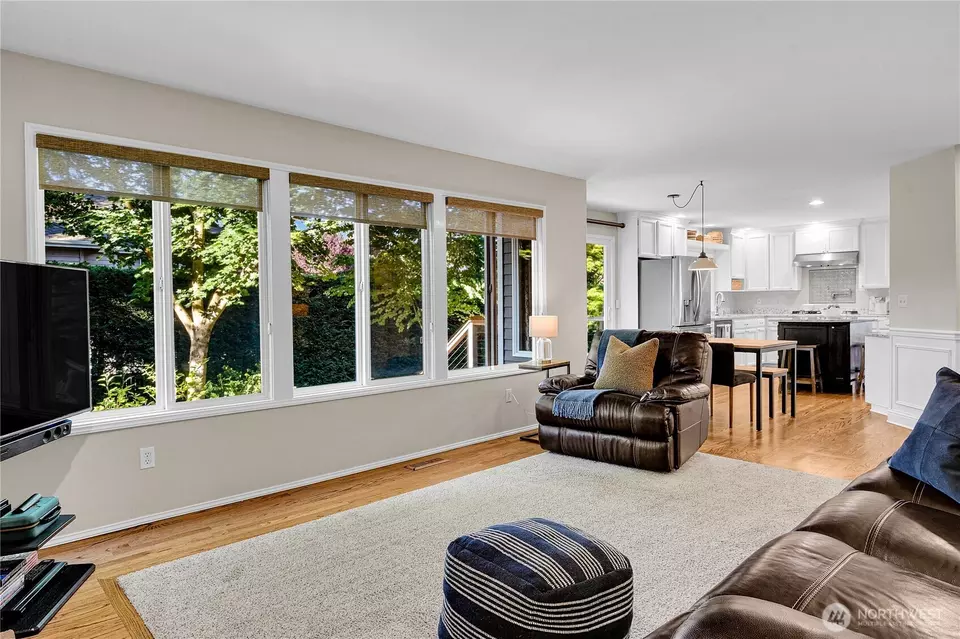 Living - 5210 126th St SW, Mukilteo, WA 98275 photo 5 of 5