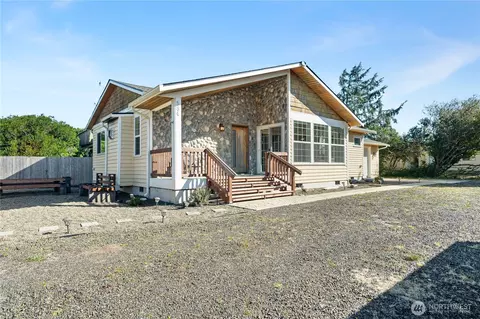 554 Ocean Shores Blvd NW, Ocean Shores, WA 98569