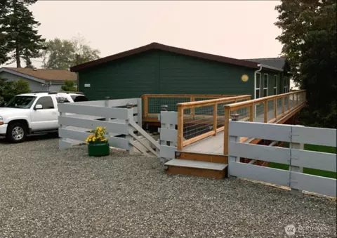 5133 Seaview Dr, Blaine, WA 98230