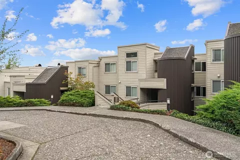 7391 Old Redmond Rd #220, Redmond, WA 98052