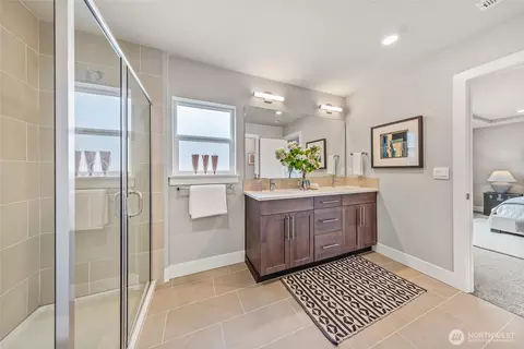 Bath - 15 177th St SW, Bothell, WA 98012 photo 3 of 4