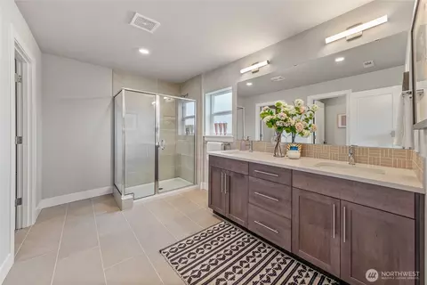 Bath - 15 177th St SW, Bothell, WA 98012 photo 2 of 4