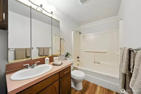 Bath - 532 E Alder St #13, Walla Walla, WA 99362 photo 1 of 1
