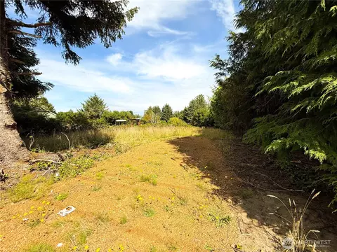 558 Point Brown Ave SE, Ocean Shores, WA 98569