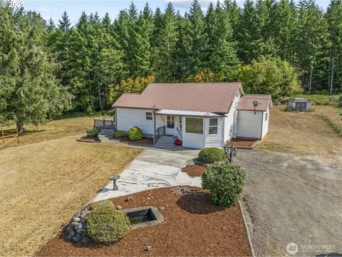 145 Frye Rd, Castle Rock, WA 98611