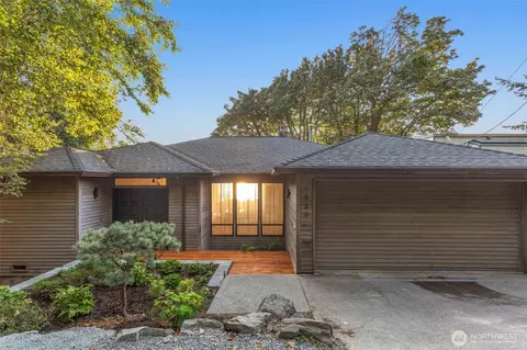 5225 SW Jacobsen Rd, Seattle, WA 98116