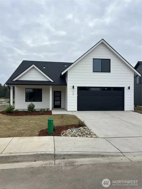722 E 5th St, Nooksack, WA 98276