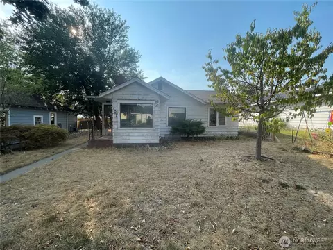 107 N Cedar St, Omak, WA 98841