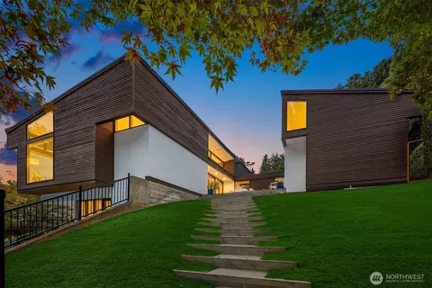4343 W Mclaren St, Seattle, WA 98199