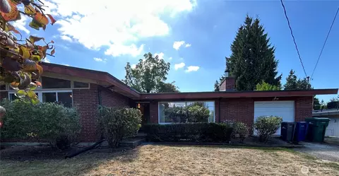 627 SW Normandy Rd, Normandy Park, WA 98166