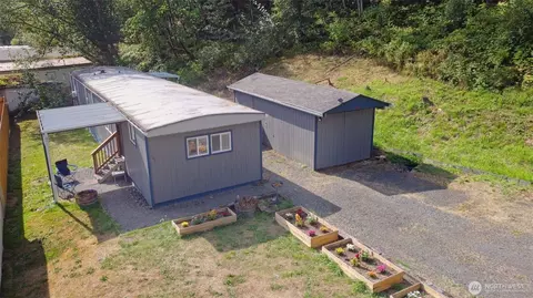 107 Guinevere Ct, Castle Rock, WA 98611