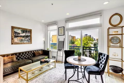 2414 1st #408, Seattle, WA 98121