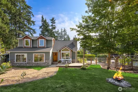1116 Grow Ave NE, Bainbridge Island, WA 98110