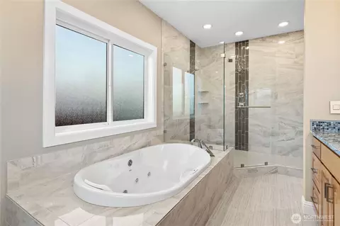 Bath - 22617 SE 444th St, Enumclaw, WA 98022 photo 2 of 3