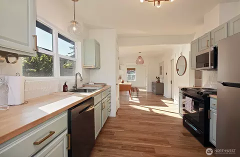 Kitchen - 2711 16th St, Everett, WA 98201 photo 3 of 4