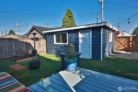 Exterior - 2711 16th St, Everett, WA 98201 photo 5 of 16