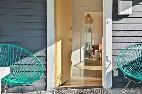 Entry Way - 2711 16th St, Everett, WA 98201 photo 1 of 3