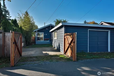 Exterior - 2711 16th St, Everett, WA 98201 photo 13 of 16