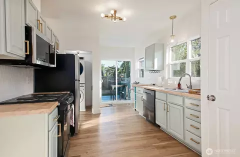 Kitchen - 2711 16th St, Everett, WA 98201 photo 1 of 4