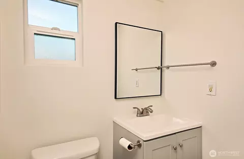 Bath - 2711 16th St, Everett, WA 98201 photo 1 of 2