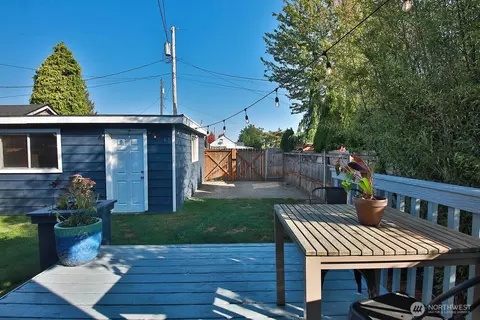 Exterior - 2711 16th St, Everett, WA 98201 photo 4 of 16
