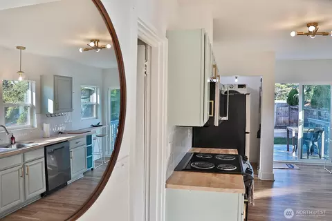 Entry Way - 2711 16th St, Everett, WA 98201 photo 3 of 3